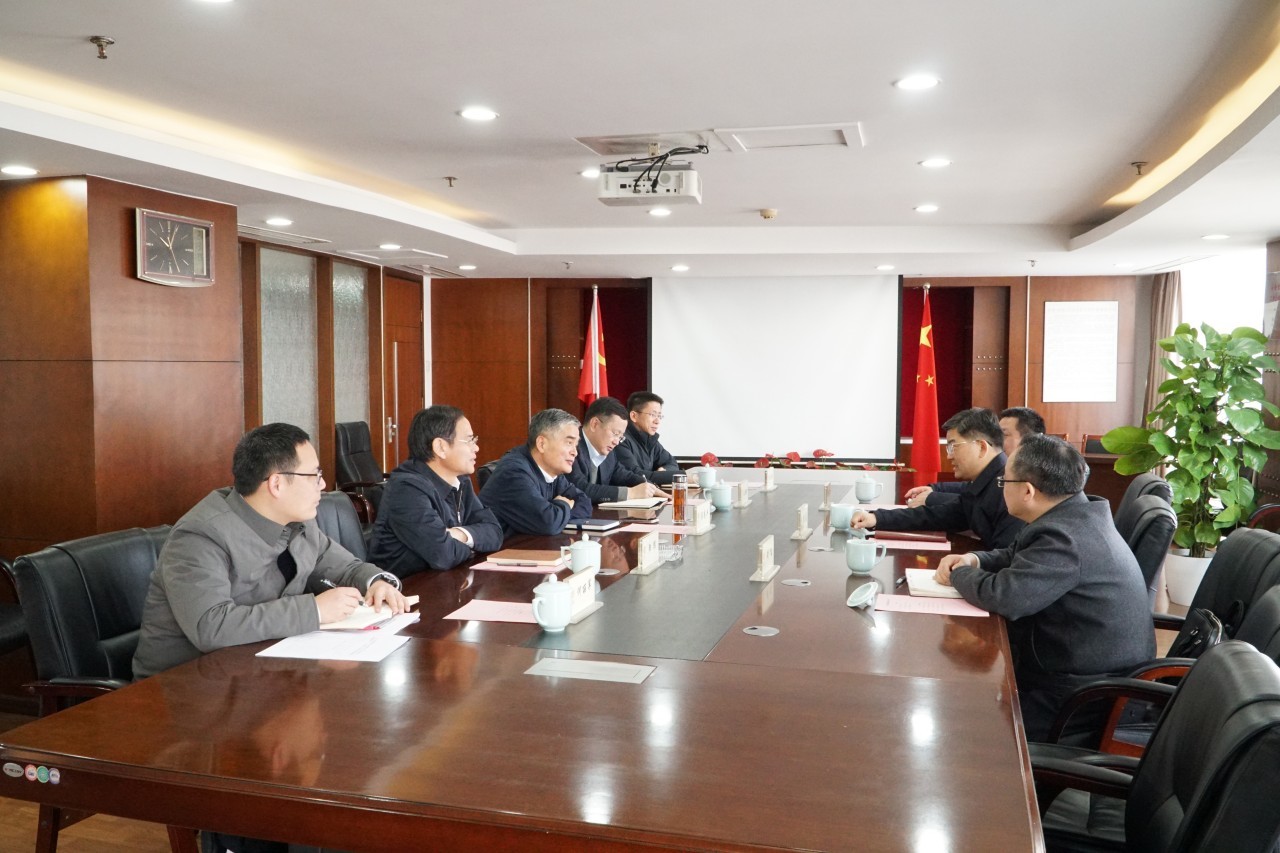 拱墅区委书记李志龙一行到省小鸟体育集团调研